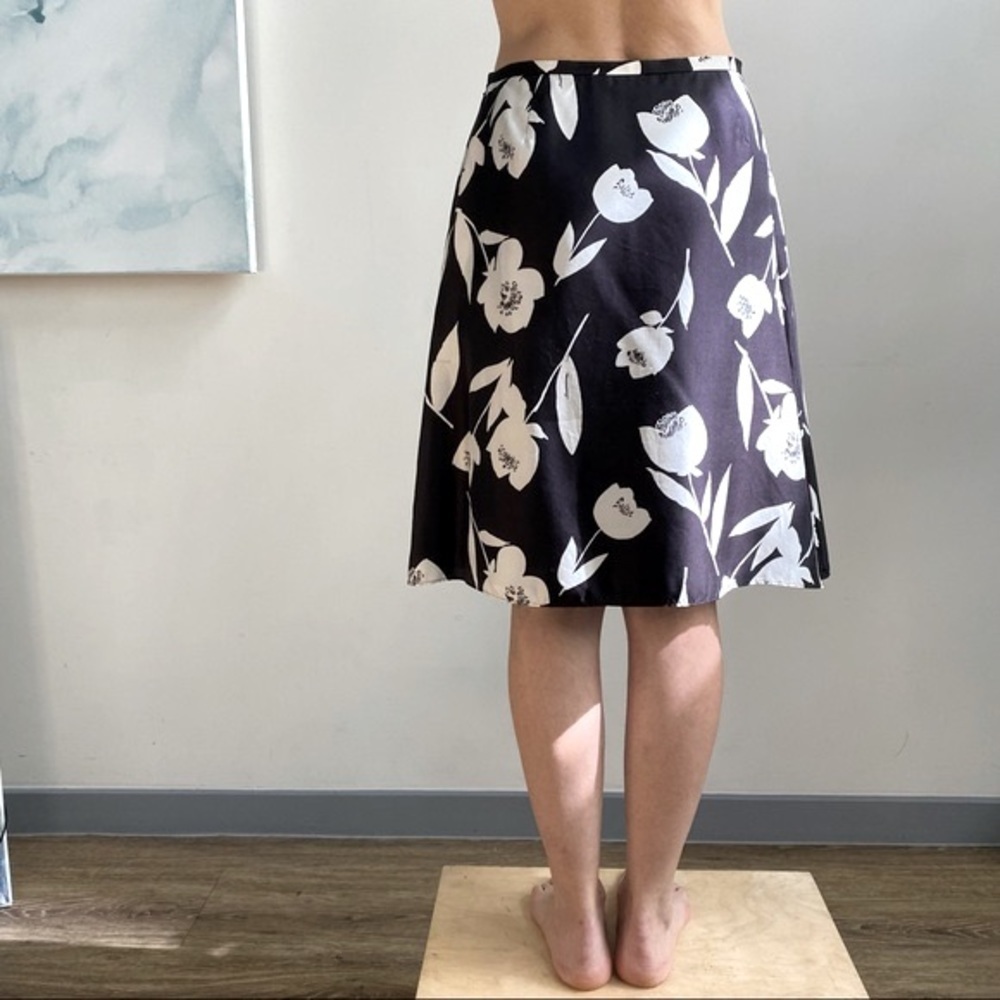 Vintage Caslon 100% Silk A-Line Skirt Black & White Floral Print Size 4 - Picture 5 of 8